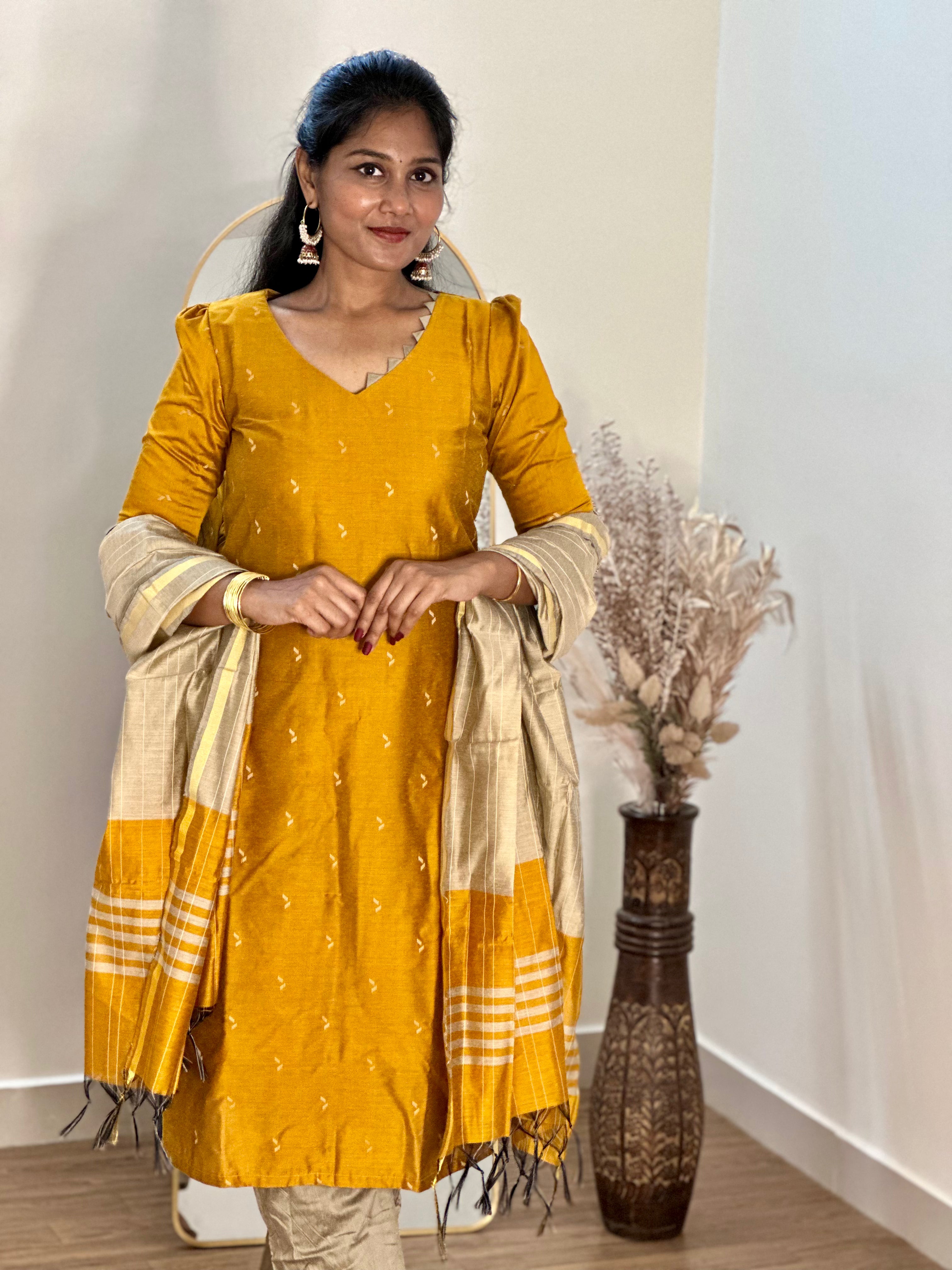 SIYA057 | Kavira Raw Silk Kurta Set (3-Piece)